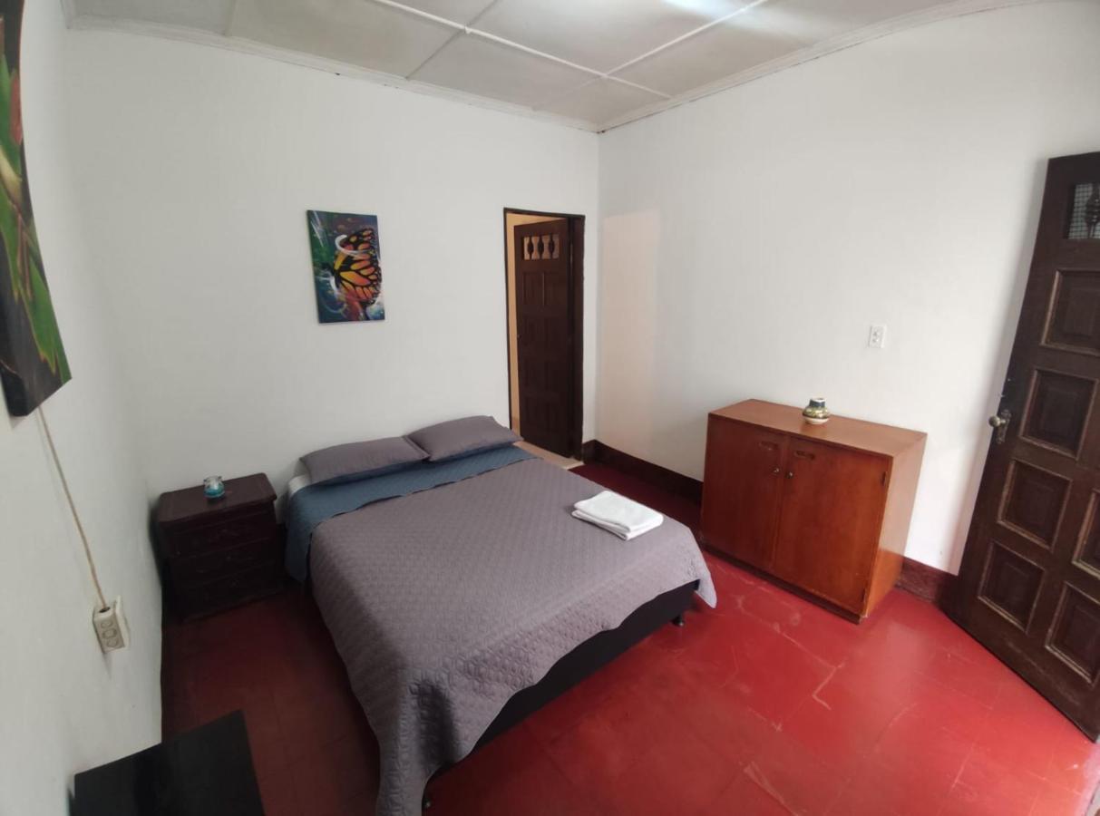 Hostal Prado Colonial Medellín Buitenkant foto