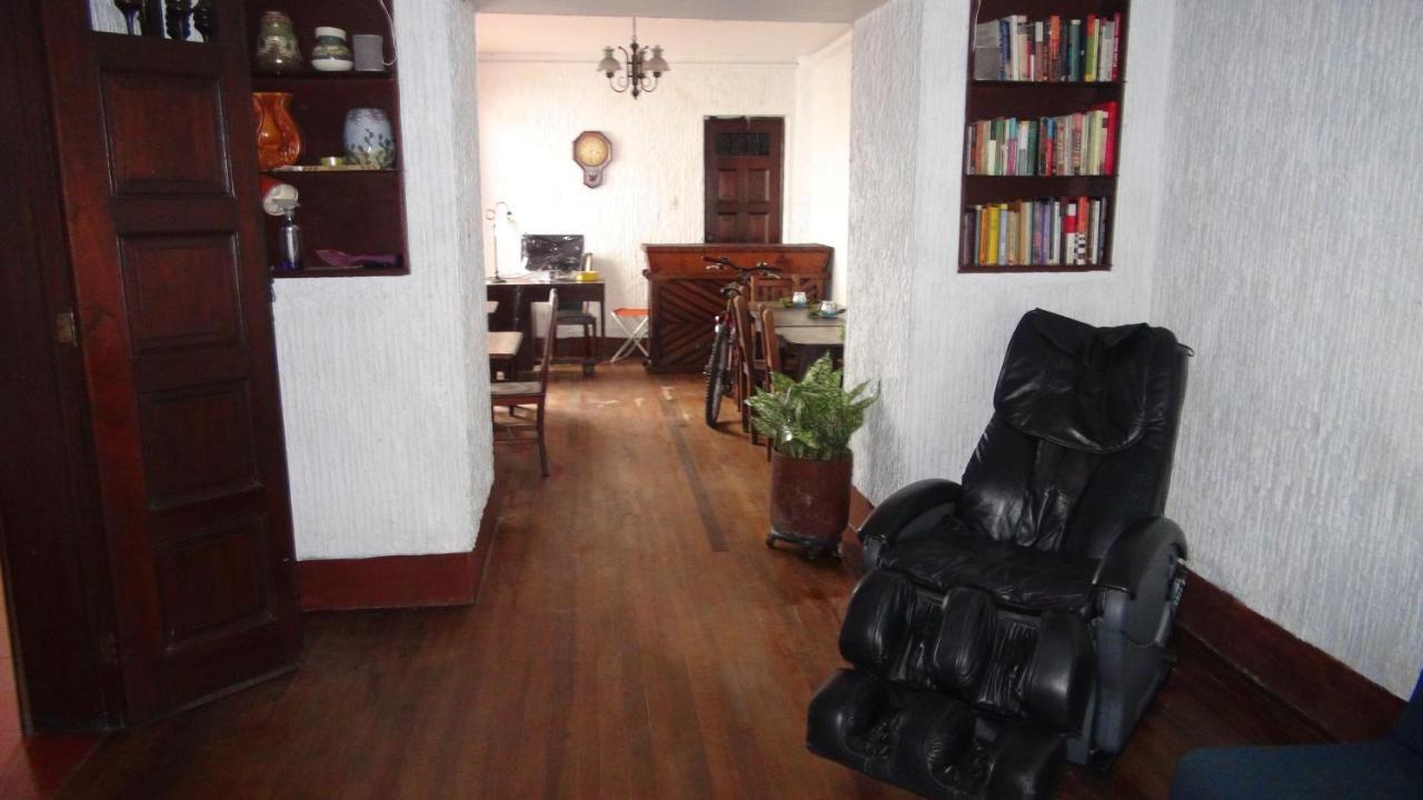 Hostal Prado Colonial Medellín Buitenkant foto
